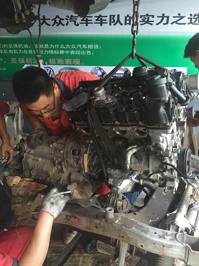 停車(chē)時(shí)，先熄火還是先關(guān)空調(diào)？