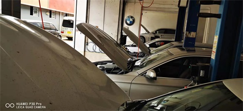 汽車掛在空擋時出現(xiàn)抖動有可能是什么原因？