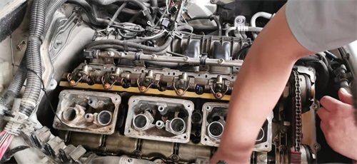 汽車發(fā)動(dòng)機(jī)怠速抖動(dòng)是什么原因引起的？